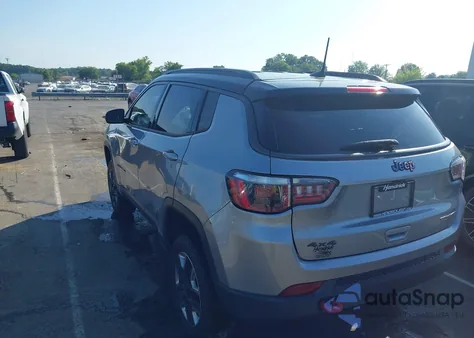 2018 Jeep Compass Trailhawk 4X4 из США, поврежденный, VIN 3C4NJDDB3JT348272